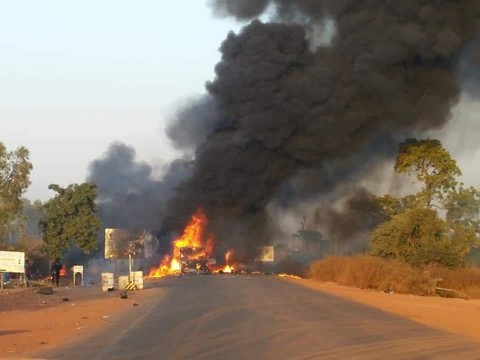Incendie d&rsquo;un car de transport : le gouvernement appelle les transporteurs à adopter des comportements responsables