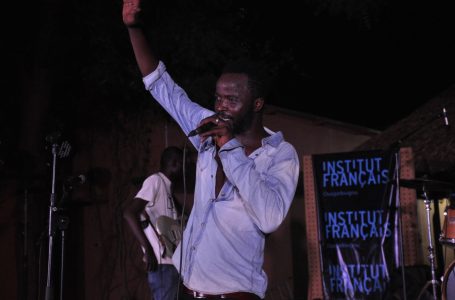 Concert 2h de Rock : Doueslik enflamme l’Institut français de Ouagadougou