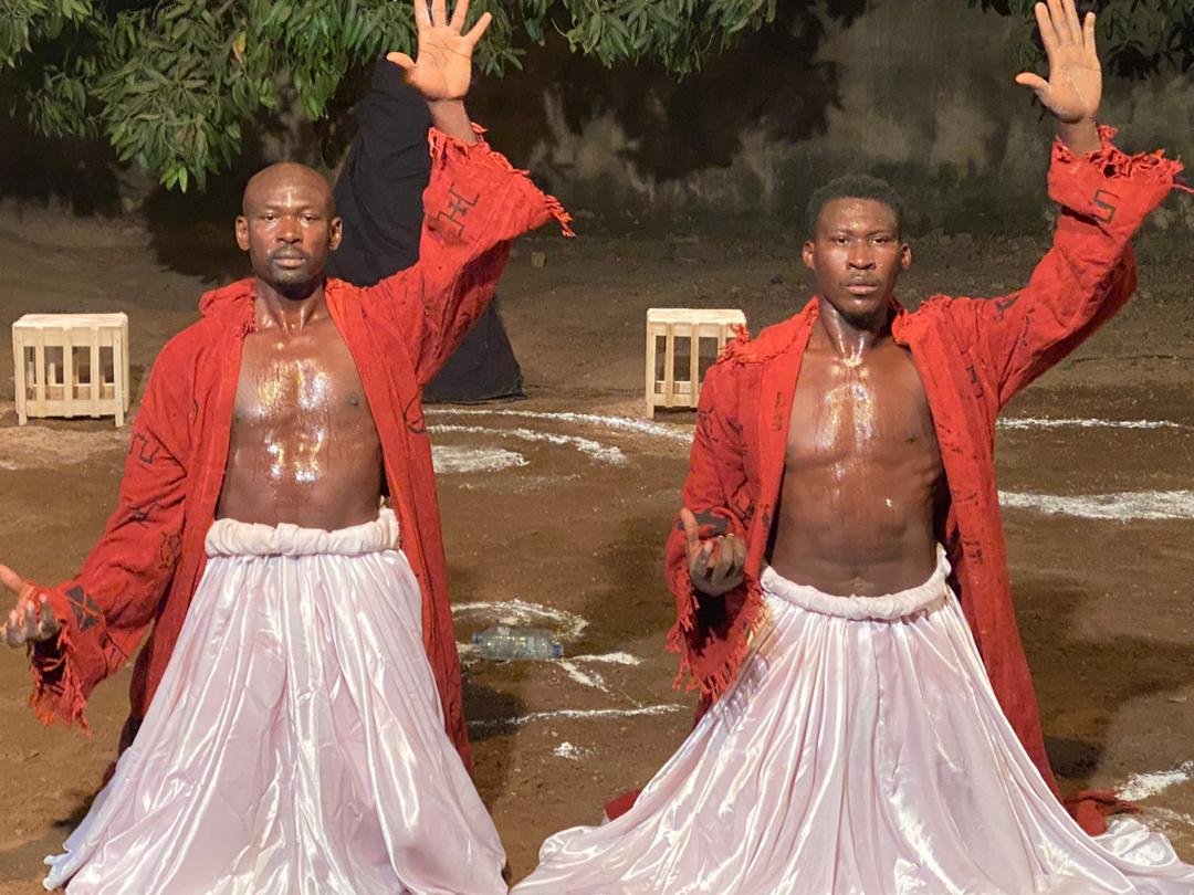 « Sén Koro là » : pourquoi aller chercher loin, ce qui pourrait se trouver dans nos traditions, ici et sous nos pieds ?