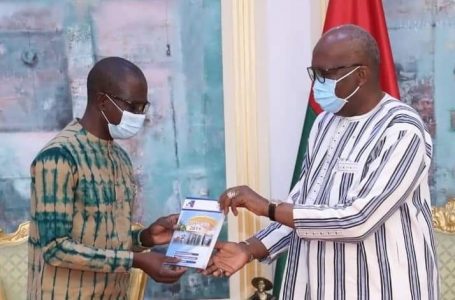 Régulation des médias : le rapport 2019 du CSC remis au président du Faso