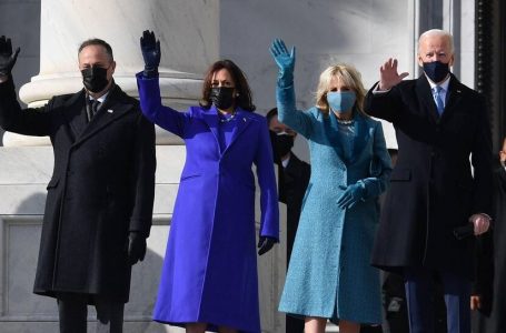 (L-R) Doug Emhoff, US Vice President-elect Kamala Harris, incoming US First Lady Jill Biden, US President-elect Joe Biden arrive for the inauguration of Joe Biden as the 46th US President on January 20, 2021, at the US Capitol in Washington, DC. / AFP / ANGELA WEISS