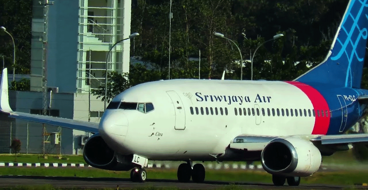 Indonésie : un Boeing 737 disparait des radars avec 62 personnes à bord
