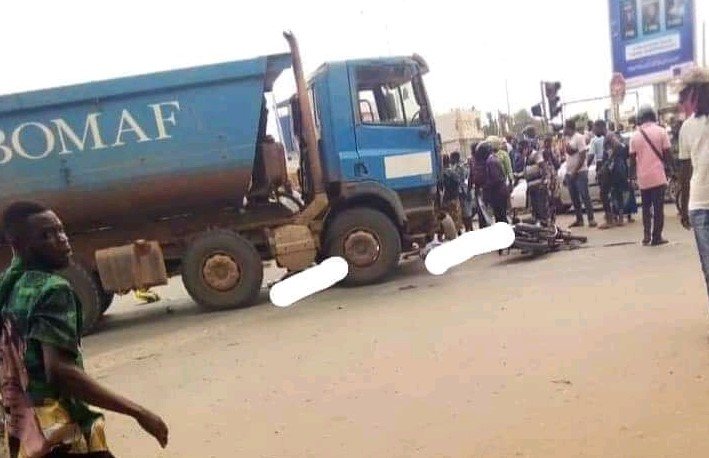 Bénin : un camion de Ebomaf tue un motocycliste et fait des blessés