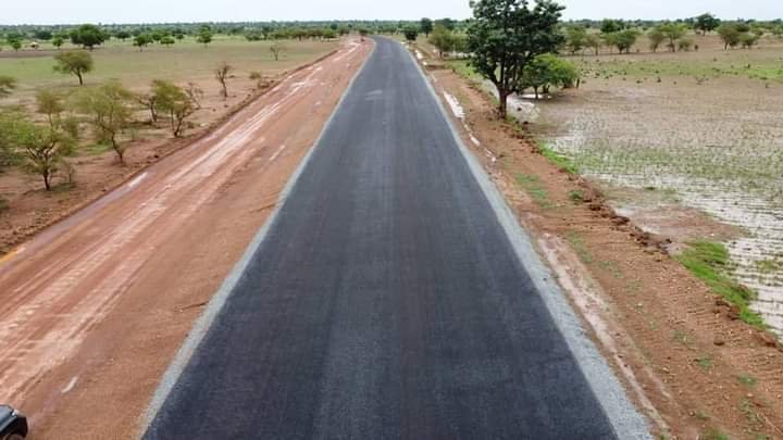 Bitumage de la route Guiba-Garango: « Tout est fin prêt pour que cette route reçoive du béton bitumineux », selon le ministre Éric Bougouma