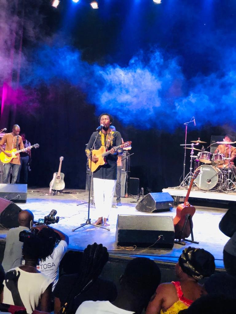 Culture : Le prince aux pieds nus donne le ton de la nouvelle saison culturelle de l’Institut Français de Ouagadougou.