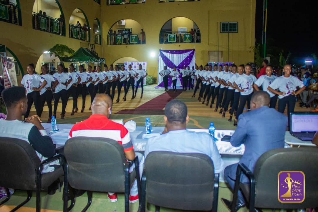 Burkina : un concours « Miss petit modèle » pour promouvoir la beauté de la jeune fille de petite taille
