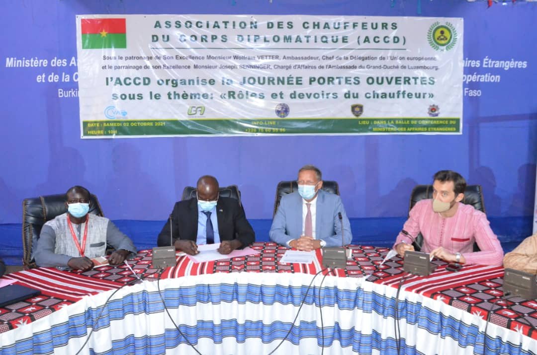 Burkina : une journée portes ouvertes pour découvrir les chauffeurs du corps diplomatique