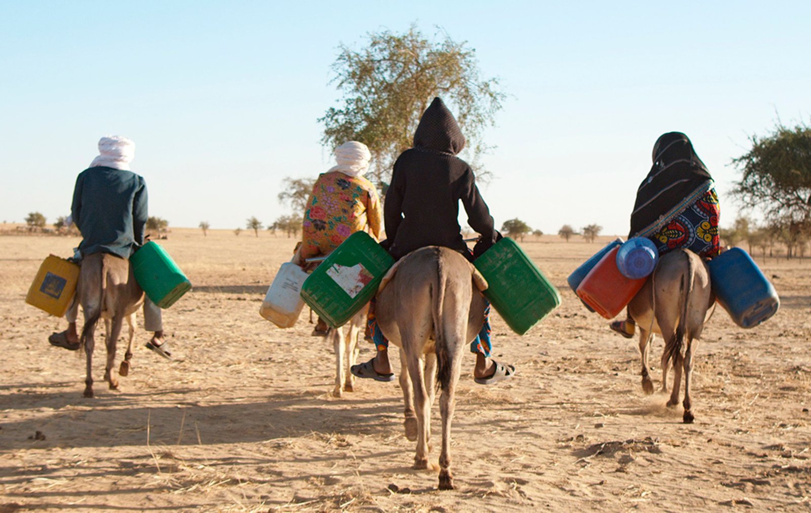 Marcher sur l&rsquo;eau :L&rsquo;espérance sur une terre aride de Aïssa Maiga