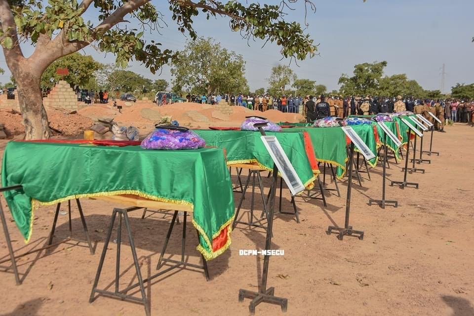 Insécurité: Les policiers tombés sur le champ d&rsquo;honneur sur l&rsquo;axe Dori-Essakane reposent au cimetière municipal de BOASSA