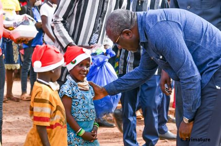Le Premier ministre Lassina Zerbo dans le Centre-nord : Une journée de Noël aux côtés des personnes déplacées internes