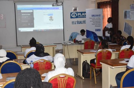 Journée internationale des jeunes filles dans les TIC : 130 filles outillées par Plan International Burkina aux nouvelles technologies pour l’égalité des sexes