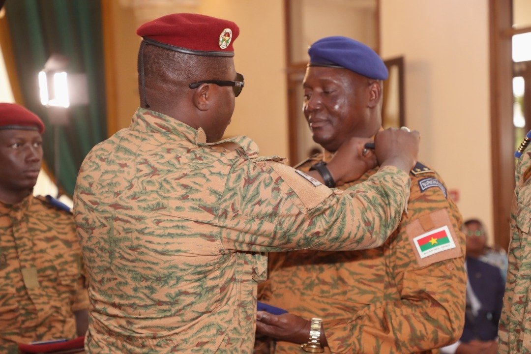 Forces armées nationales : trois officiers supérieurs reçoivent des attributs de Général de brigade