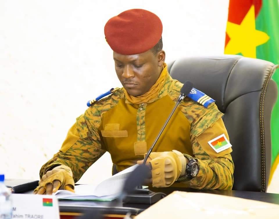 Baux administratifs au Burkina Faso : le gouvernement de la Transition revoit sa règlementation.