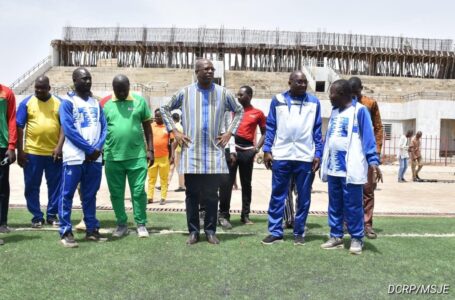 Infrastructure sportive : le Ministre Boubakar Savodogo visite le chantier du stade régional de Tenkodogo 