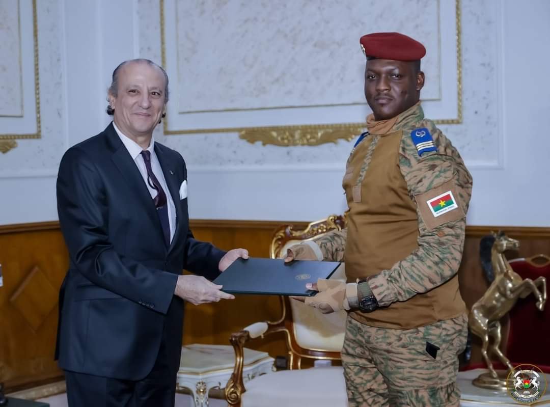 Diplomatie : le Président de la Transition reçoit les Lettres de créance de six nouveaux ambassadeurs