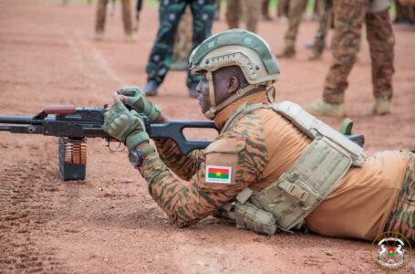 Opérationnalisation des forces combattantes : le Président de la Transition visite des unités combattantes en formation 