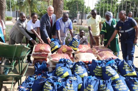« L’Association Benkadi soutient la brigade verte de Ouagadougou avec un don de vivres et de matériel de Netoyage“ 