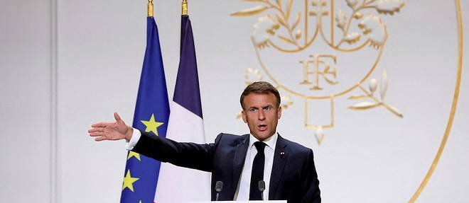 « Ni paternalisme, ni faiblesse, parce que sinon on n&rsquo;est plus nulle part »Emmanuel Macron  