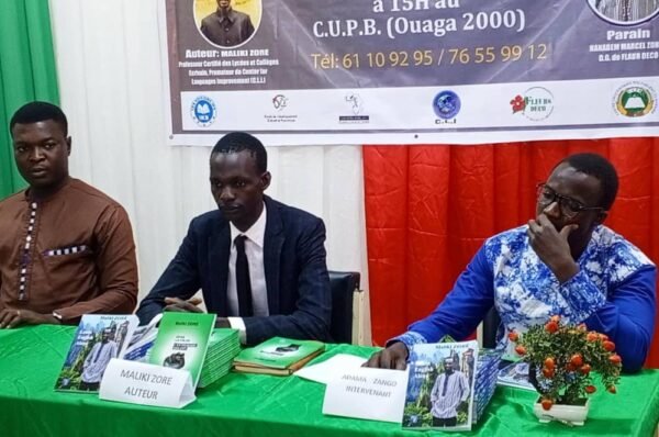 Littérature : L&rsquo;écrivain Burkinabè Maliki Zoré met la jeunesse en garde à travers son nouveau livre « Vers la fin de l&rsquo;extrémisme violent »