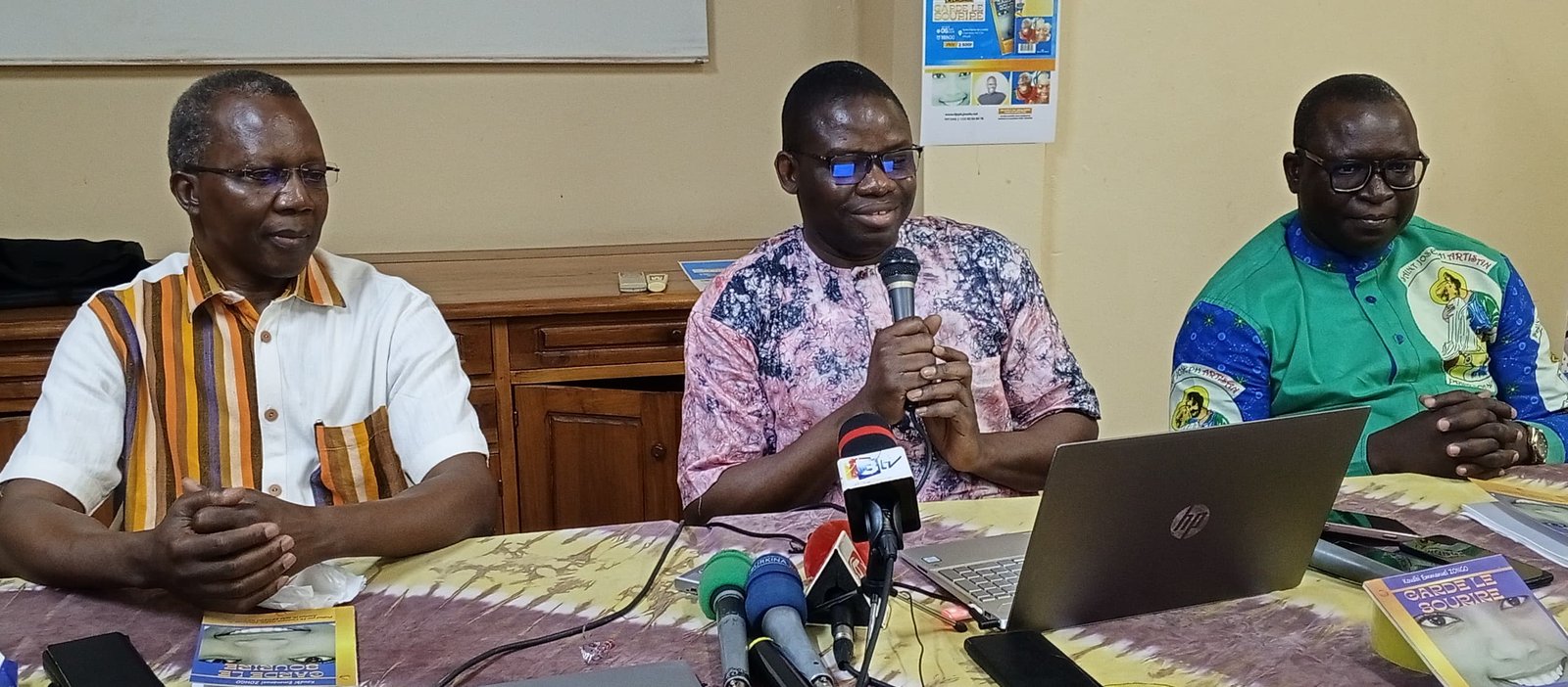 Littérature : Koudbi Emmanuel ZONGO dédicace son tout premier manuel littéraire « Garde le Sourire »