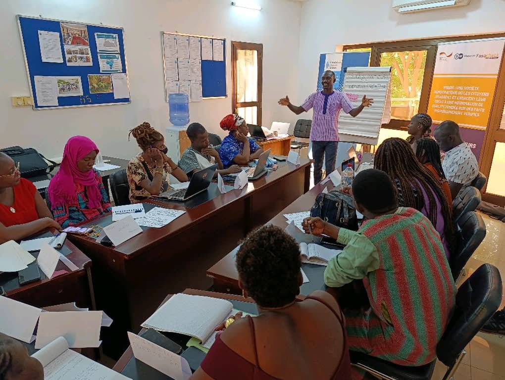 Des professionnels de médias à l&rsquo;école du fact-checking et de la lutte contre la désinformation genrée￼
