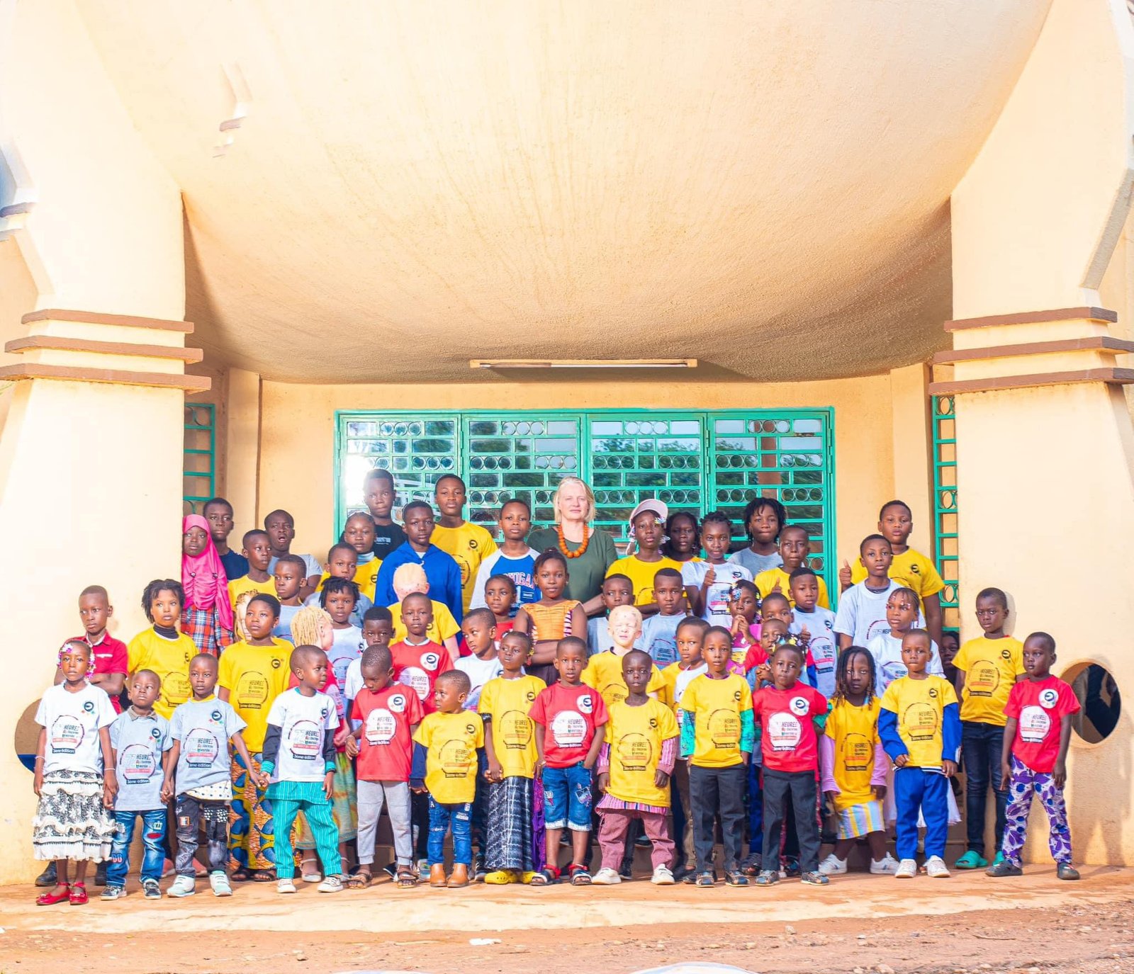 Burkina : Des enfants à l&rsquo;école de la sécurité routière avec l&rsquo;association Les Casqués du Faso