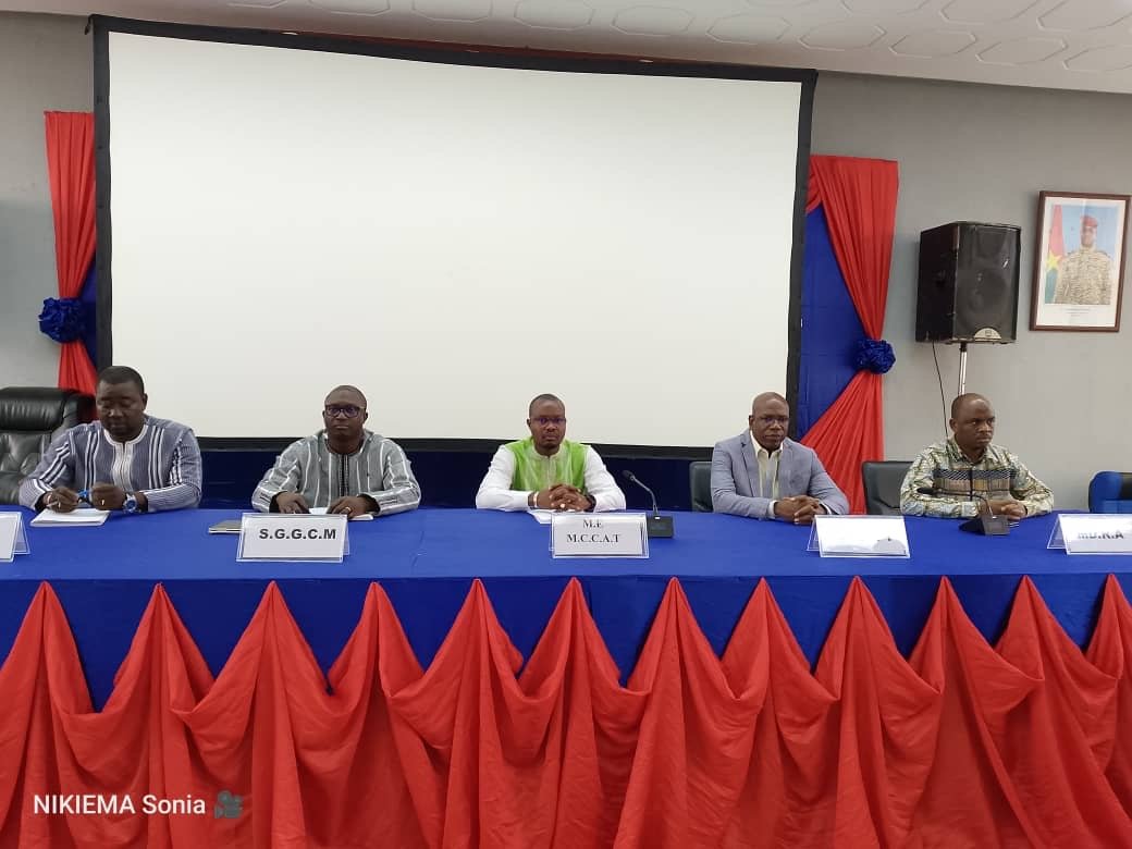 Formation des cadres des ministères et des institutions : Maîtriser les techniques d&rsquo;élaboration des actes normatifs
