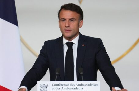 Emmanuel Macron souhaite recruter davantage des jeunes volontaires pour renforcer l’armée française.