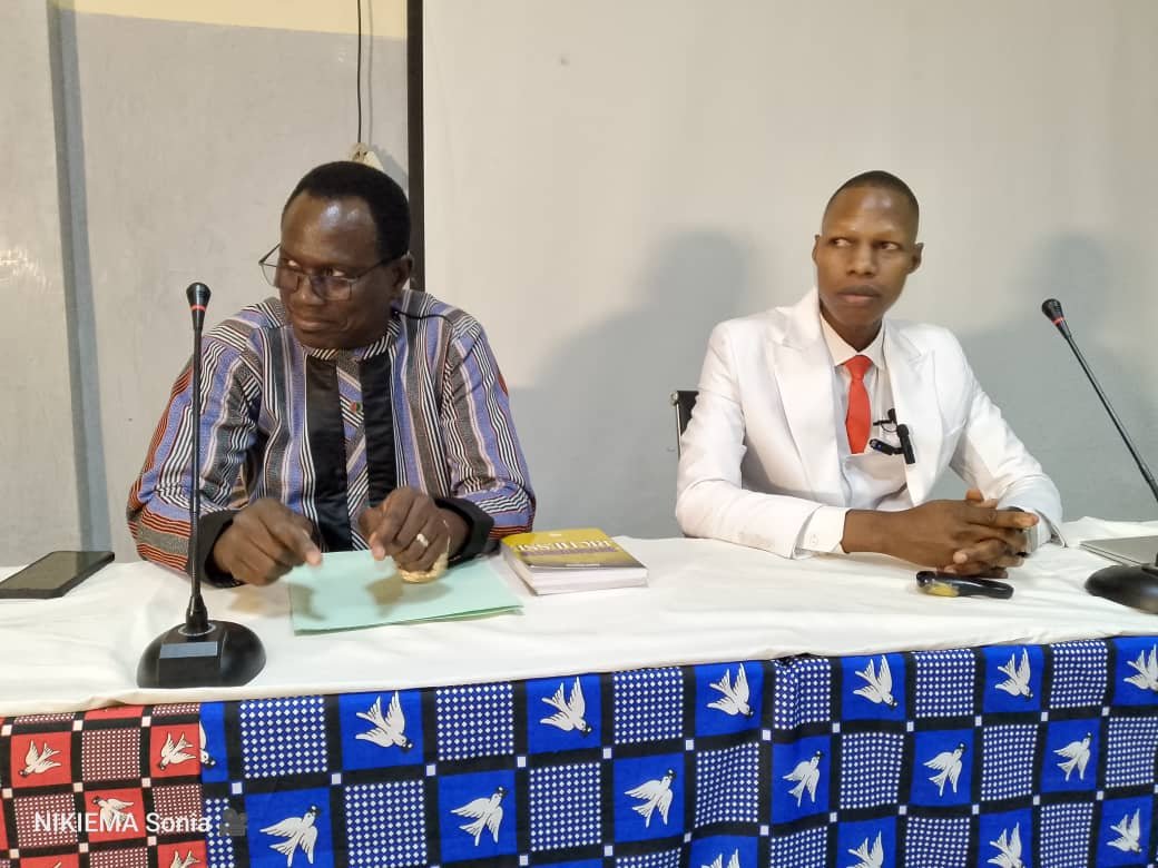 Littérature : Le Coach Issa Deme Présente Son Livre « La Spiritualité de la Richesse » à Ouagadougou 