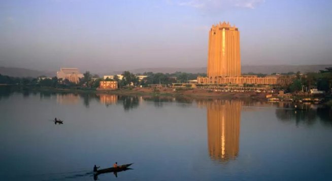 Mali : Le Synabef menace de bloquer les transactions de l&rsquo;État en réaction à l&rsquo;incarcération de deux banquiers￼