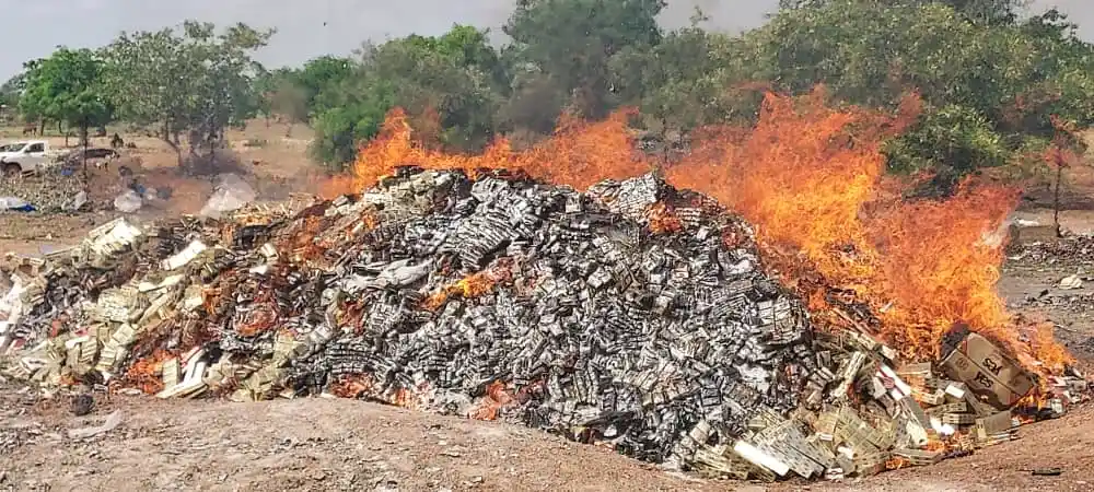 Kourittenga : Des produits de contrebande d’une valeur de 50 millions FCFA incinérés à Zaogo