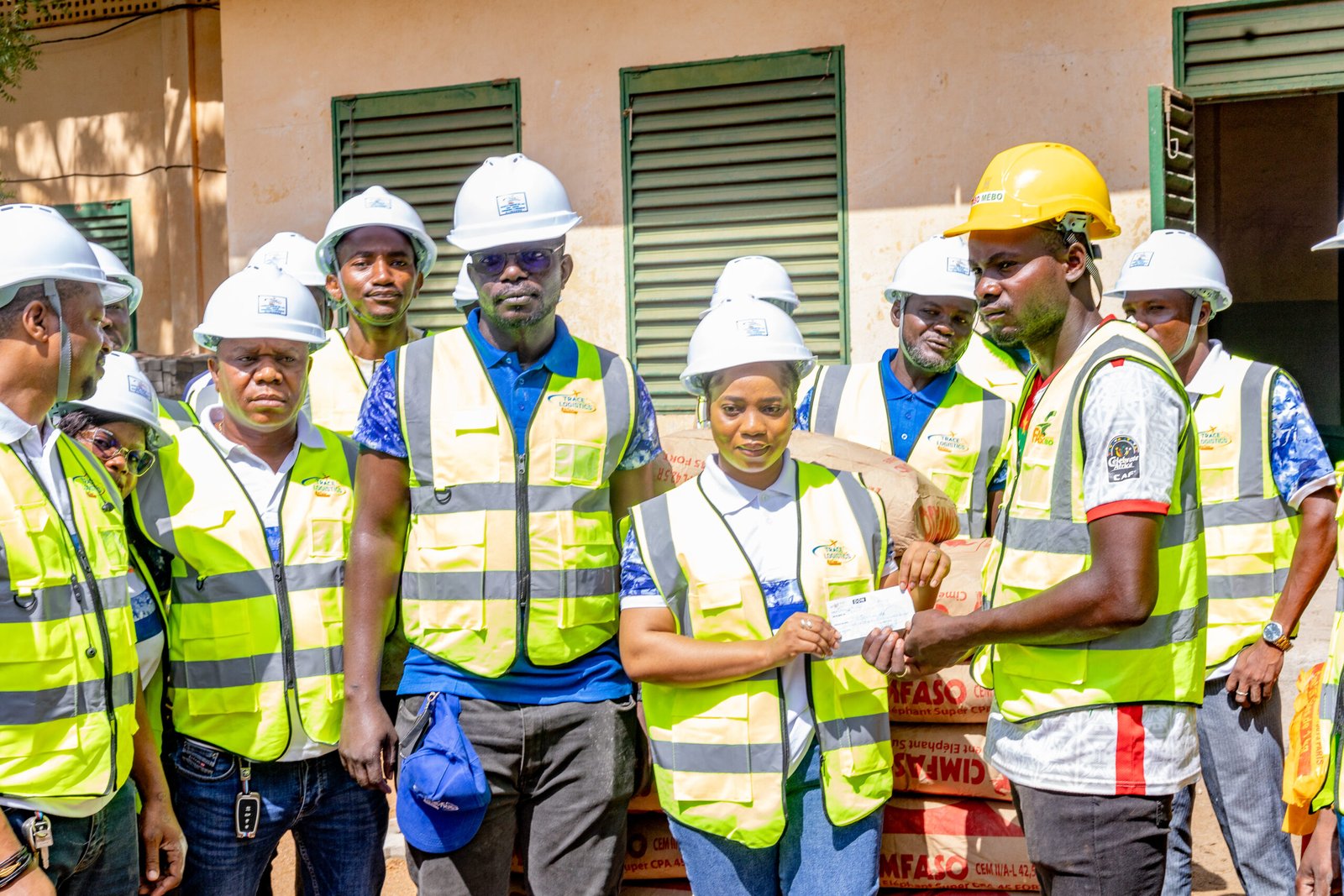 Trace Logistics soutient l’initiative Faso Mebo à travers un important don 20 tonnes de ciment