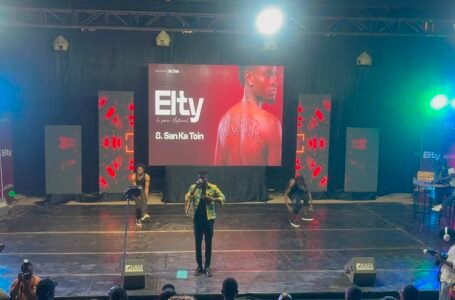Elty lance son premier album et affirme son identité musicale