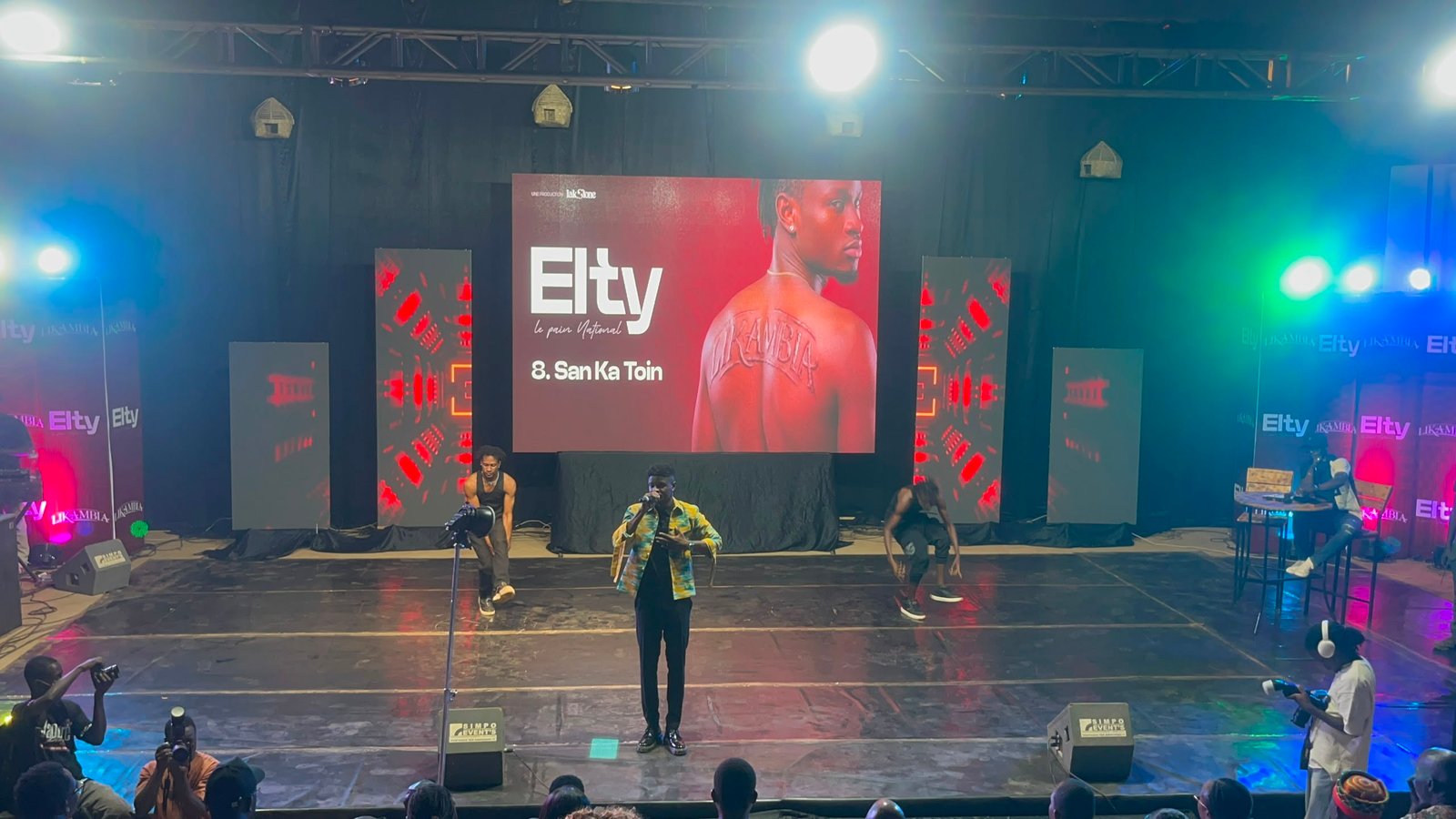 Elty lance son premier album et affirme son identité musicale