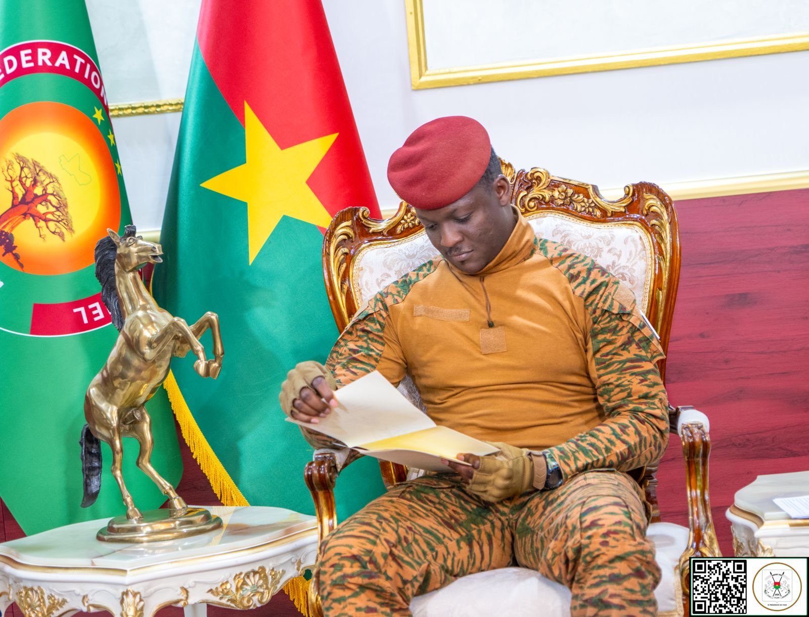Ballet diplomatique à Koulouba : le Président Ibrahim Traoré reçoit les lettres de créance de plusieurs nouveaux ambassadeurs