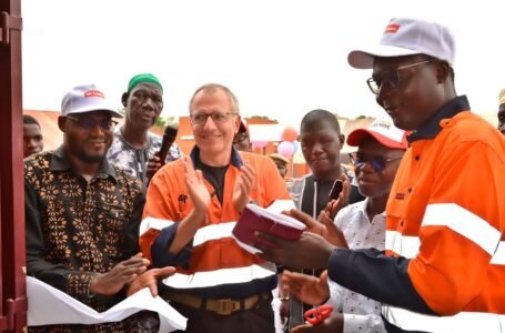 Connecter la jeunesse aux opportunités de demain : la mine de Mana inaugure le Centre Multimédia des Jeunes de Wona